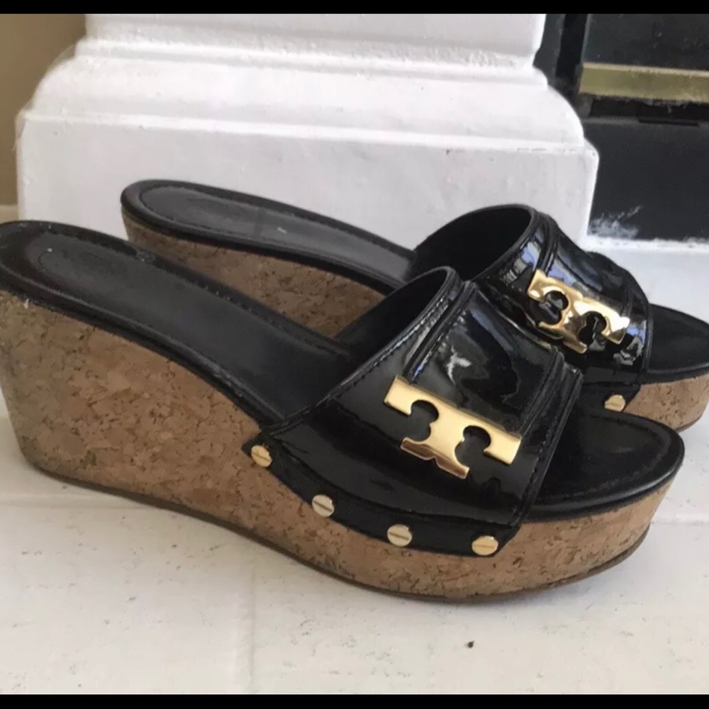 Tory Burch black patent leather cork slide wedge 8